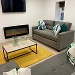 شقة Eden Grove Homes By Guestz *
