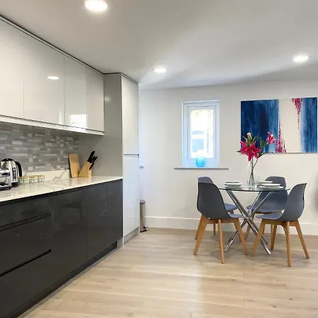 דירה Eden Grove Homes *