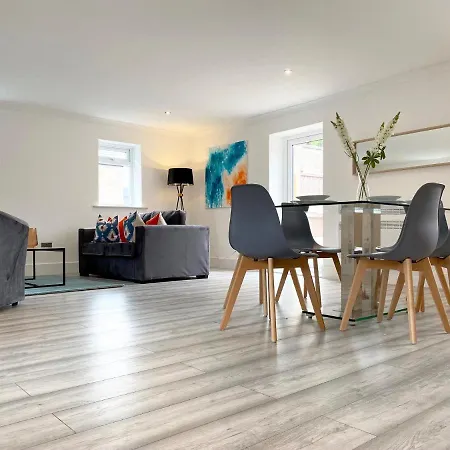 Eden Grove Homes By Guestz Lägenhet