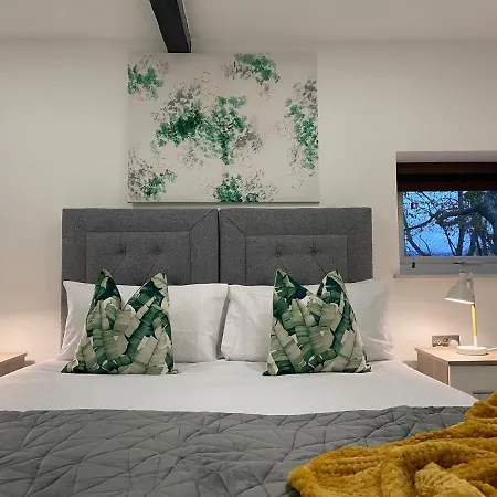 Eden Grove Homes By Guestz Apartment *