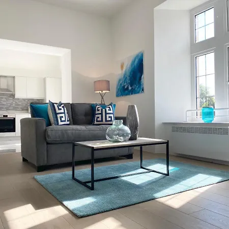 Eden Grove Homes דירה