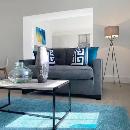 شقة Eden Grove Homes By Guestz *