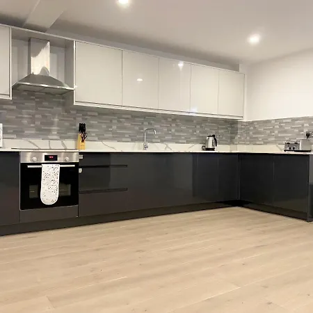 Eden Grove Homes By Guestz Lägenhet *