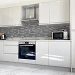 아파트 Eden Grove Homes By Guestz