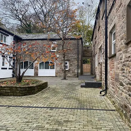 Eden Grove Homes By Guestz 아파트 *